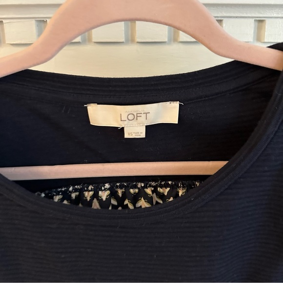 LOFT Navy Blue Ribbed Floral Mixed Media Blouse, 3/4 sleeve, size XS - Picture 2 of 9